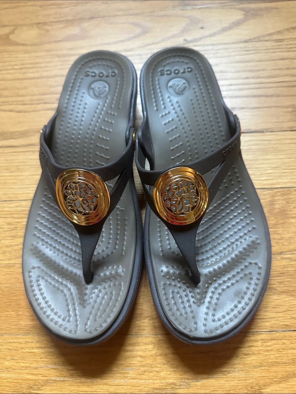 CROCS women’s Gray/Olive Sandals with Gold Medallion sz 6